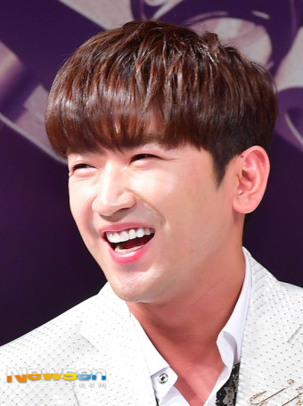 [포토엔HD] 신화 이민우 ‘웃음 폭발’