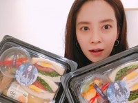 ‘서포트 인증’ 송지효, 아이 같은 해맑은 미소
