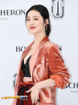 [포토엔HD] 설리 ‘하얀 포토월만큼 뽀얀 피부’