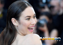 [포토엔HD] 올가 쿠릴렌코 ‘칸레드카펫에서 빵터진 웃음~’