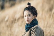 ‘미스터션샤인’ 김태리, 상투머리부터 남장한복까지 ‘마성의 애기씨 온다’