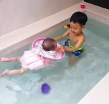 소유진♥백종원 꼭 닮은 삼남매, 우애 좋게 물놀이