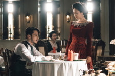 ‘미스터 션샤인’ 김민정-변요한, 은밀한 밀담 현장 포착