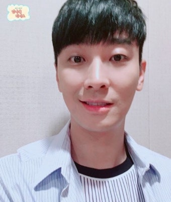‘언니네’ 주지훈, 송은이-김숙과 손하트 아닌 손만두 포즈