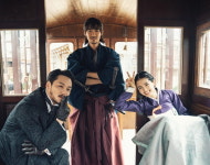 ‘미스터 션샤인’ 이병헌부터 김태리까지, 카메라 뒤에선 이런 모습 [비하인드컷]