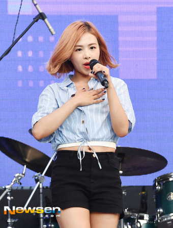 에이프릴 김채원 ‘깜찍한 얼굴에 발군의 가창력’ [포토엔HD]
