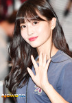 트와이스 모모 ‘클로즈업 부르는 인형미모’(공항패션) [포토엔HD]