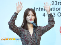 한지민 ‘멀리있는 팬들에게도 손인사’[포토엔HD] 