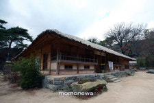 온천에서 모락모락 피어어나는 건강