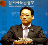 장관 정책 발표 장소가 노래연습장?