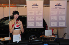 레이싱모델과 함께 자동차 튜닝을 배워봅시다