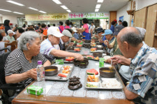 여름철 보양식 추어탕과 함께하는 사랑의 호랑나비 나눔밥차
