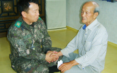 육군 50사단 홍성태 면대장, 4년간 발품팔아 6.25 참전 68명 수훈 대상자 찾아