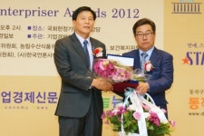 박경식 (주) 태신 대표이사,  대한민국 모범기업인 大賞 국회지식경제위원장 상 수상