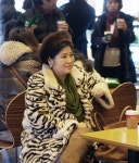 (나눔포토) NY 예술인상 시상식, (주) 스티븐스 최미경 회장 직원 말 경청 중