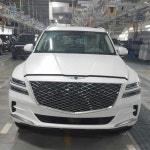 공장에서 촬영된 제네시스 최초 SUV GV80 사진 무더기 유출