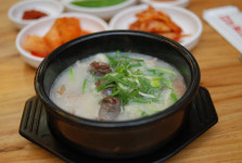 “어머니의 손맛을 그대로” 30년 전통의 진배기할매국밥