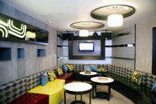 4월 11일, 락휴 노래연습장 부천대점 이벤트 ‘샤이니’ 팬사인회 개최