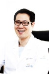 [수원 피부과 전문의] 사춘기 vs 성인기 여드름 차이점은?