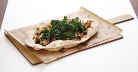 마켓오 레스토랑, 신메뉴 루꼴라 차콜 피자 브레드 출시