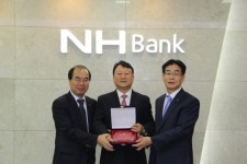 NH농협 울산영업본부, 박용걸 명예지점장에게 감사패 수여