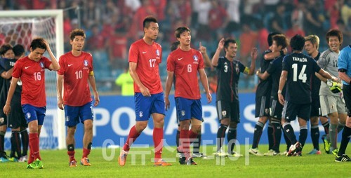 한일 축구 감독, 홍명보와 모리야스의 특별한 동료이자 라이벌 관계