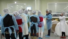 물티슈 업체 몽드드, 소비자 100인 초대해 제조공장 견학 및 공개설명회 진행