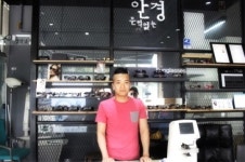 대전 도안동 문턱 없는 안경 이상재 대표 문턱을 넘어 대전 대표 안경원으로