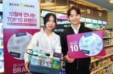 올리브영, 10월 한달 특별 브랜드전…셀카봉 받으러 가자