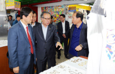 [포토] 동대문 동화상가 방문한 한정화 청장