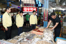 [포토] 논산화지중앙시장 찾은 신원섭 청장