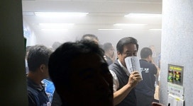 금속노련 위원장 분신 시도에 소화기 살포..한국노총 중집 파행