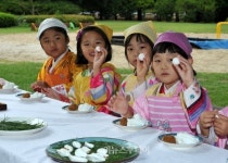 포스코 광양제철유치원, 추석 맞이 송편 빚기