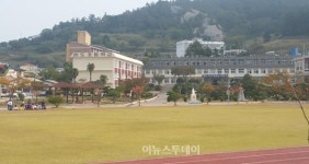 왜 내 조카 때려 해머 들고 초등학교 쳐들어간 큰아빠