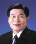 채정병 號 롯데카드,  희한한 실적 역행 행보