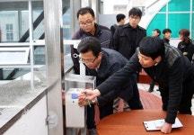 허태정 유성구청장, 관평도서관 개관상황 점검