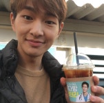 태양의 후예 샤이니 온유, 콩다방 닥터리 들고 인증샷 … 맡은 배역은?