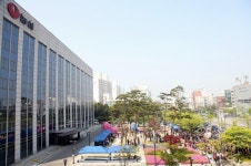 농심 본사, 어린이날 맞아 '스낵동산'으로 변신