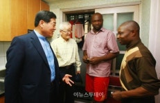 경기도의회 윤화섭  의장, 관내 복지시설 위문