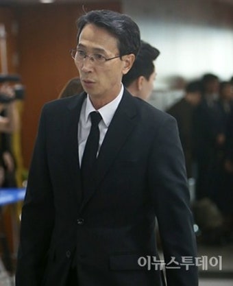 [포토] 침통한 표정으로 빈소 찾은 이갑수 이마트 대표