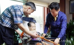 정찬민 용인시장, 100세 장수 어르신 방문 격려