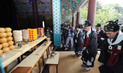 이순신이 보여준 인간의 길을 글로 걷다