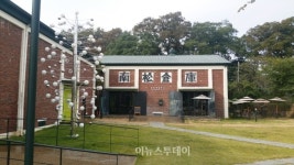 담빛예술창고, 담양군청 공무원만 특혜 논란