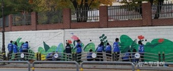용인시 모현초등학교, 벽화로 옷을 입다.