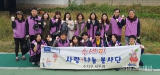 용인시 수지구, 세무과 봉사단 탄천 환경정화 실시