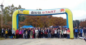 [포토] 유성구 신성동, 탄동천 단풍길 걷기대회