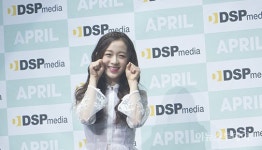 [포토] 에이프릴 진솔, 막내 애교 폭발… 남심 저격