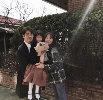 박지윤, 최동석 아나운서·딸과 함께 다정한 가족사진 '찰칵'… 