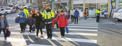 [포토] 대전둔산서, 스쿨존 어린이 교통안전 캠페인