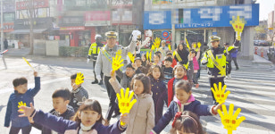 대전둔산서, 어린이 교통안전…엄마손 캠페인
